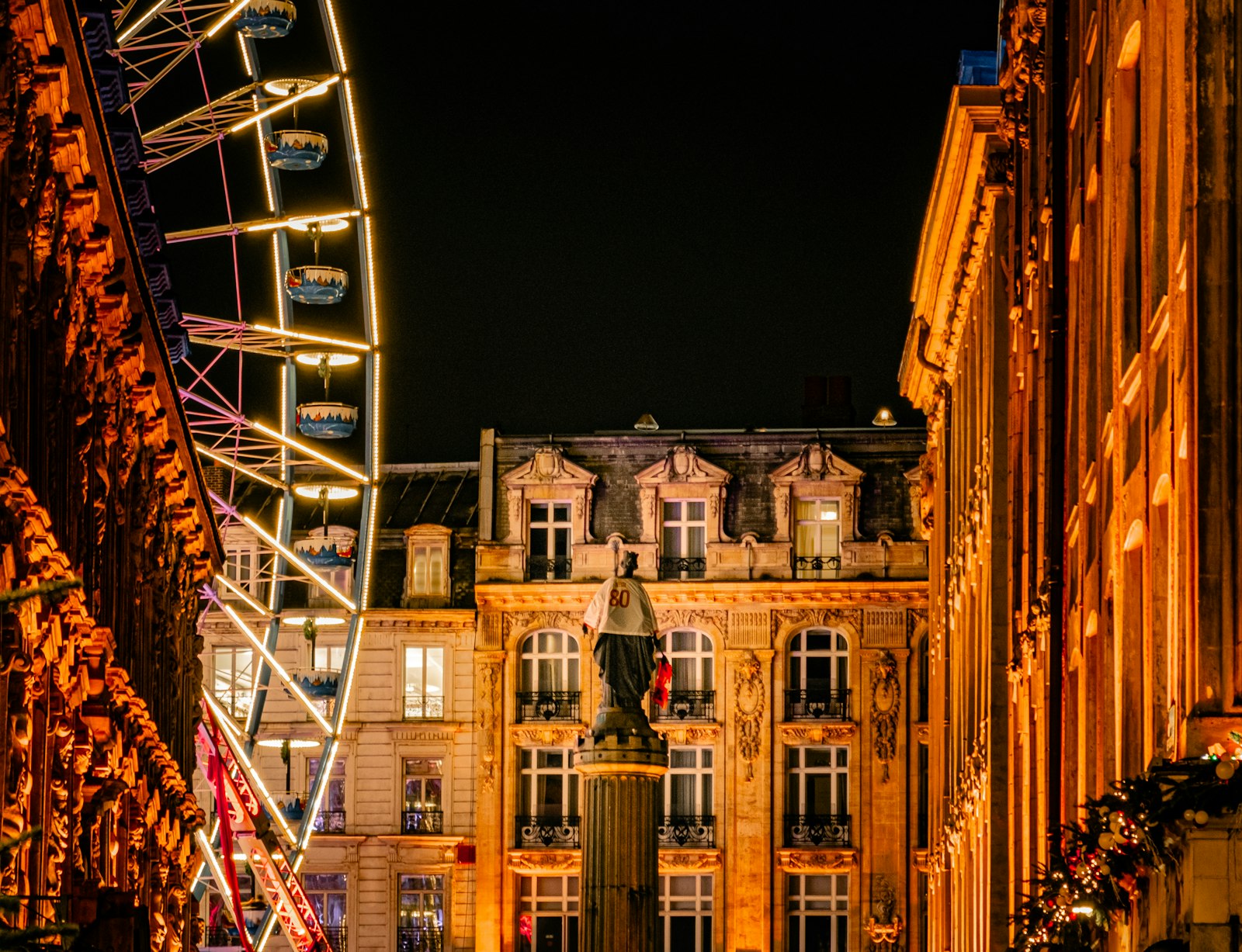 Place de Lille avec architecture du Vieux-Lille